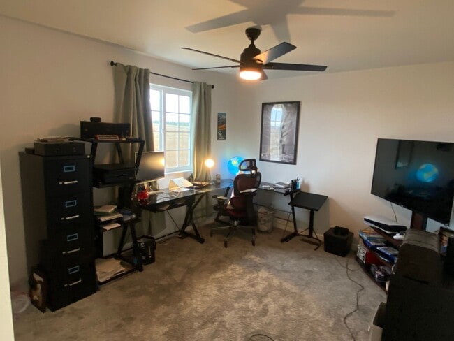 Building Photo - Beautiful 3 bed 2.5 bath Townhome