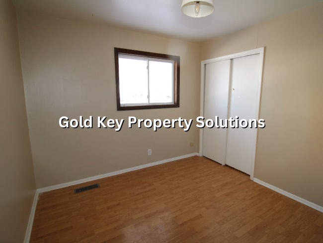 Building Photo - Spacious 3 BR 1 BA Ranch with Main-Level Laundry (SECTION 8 APPROVED)