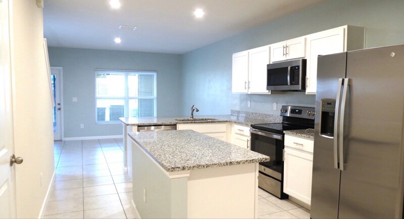 Building Photo - 404 Sedgewick Dr