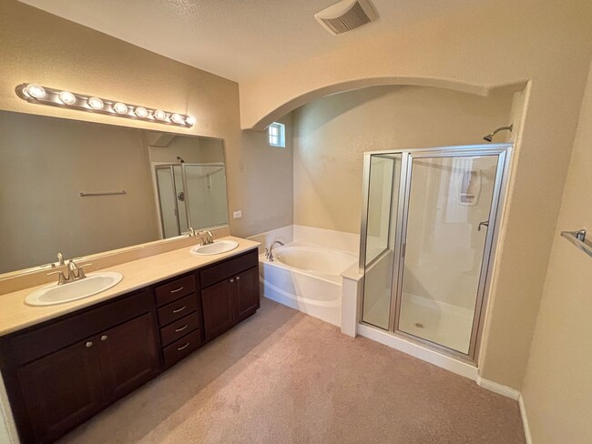 Building Photo - Elegant 3Bed/3Bath Home with Loft in the P...