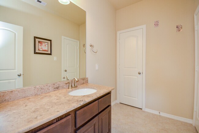 Building Photo - 6302 Kennedy Hills Ct