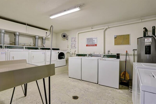 Building Photo - 6503 Winfield Blvd