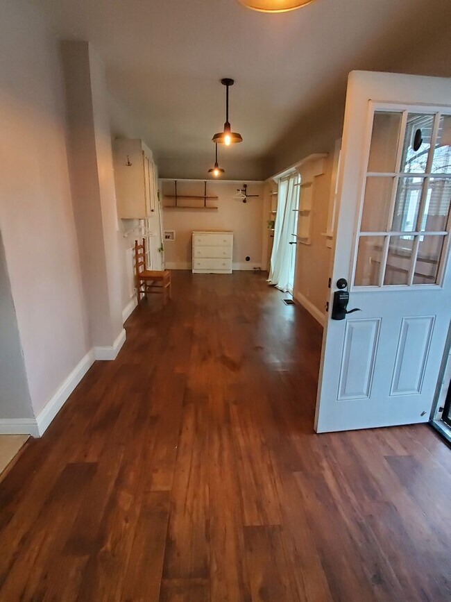 Building Photo - For Rent – Spacious 4 Bedroom Victorian Home | 2,528 Sq Ft