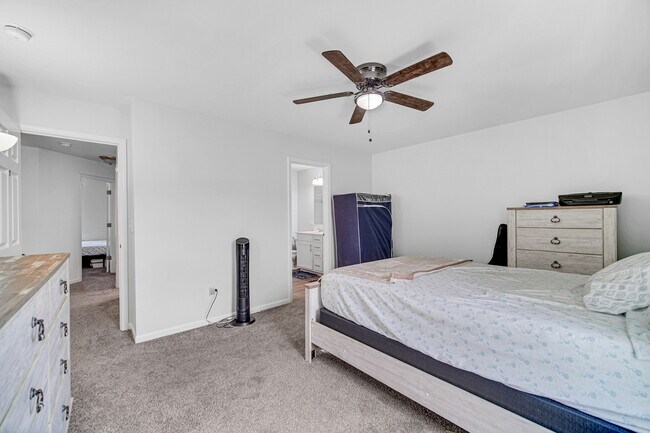 Building Photo - 4201 Calder Ln