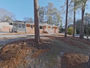 Building Photo - SUPER CUTE DUPLEX UNIT