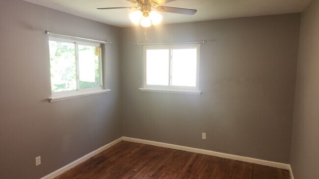 Building Photo - 10501 Baron Dr