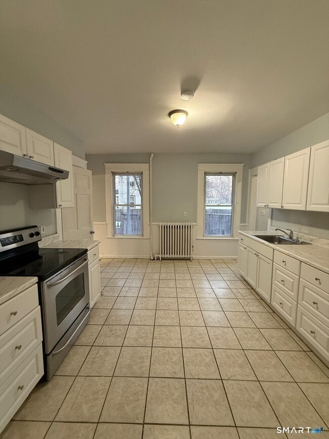 Building Photo - 256 Center St