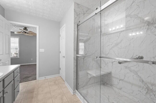 Building Photo - "Charming 3-Bed Townhouse with Hardwood Fl...