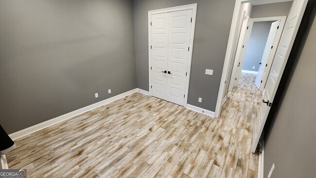 Building Photo - 143 Millers Branch Dr