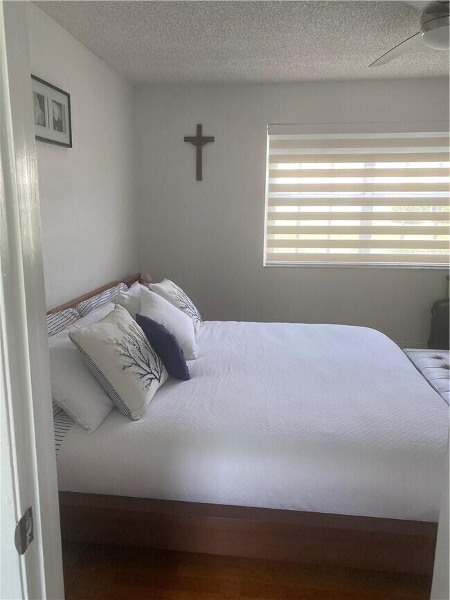 Building Photo - 401 SW 86th Ave