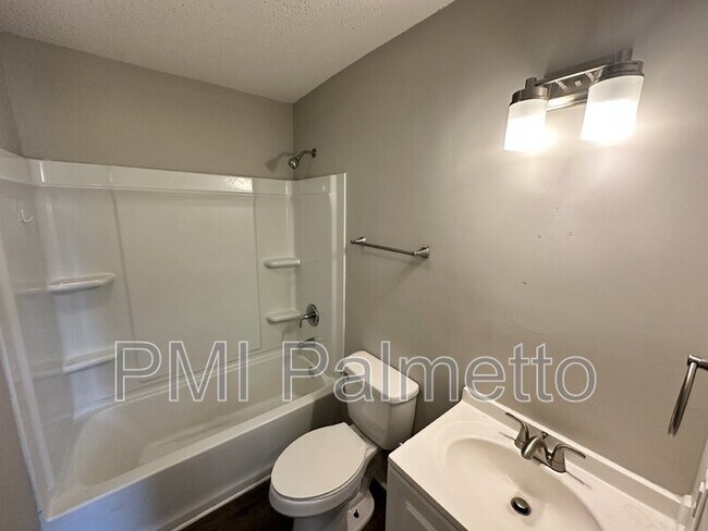 Building Photo - 520 Jasper St