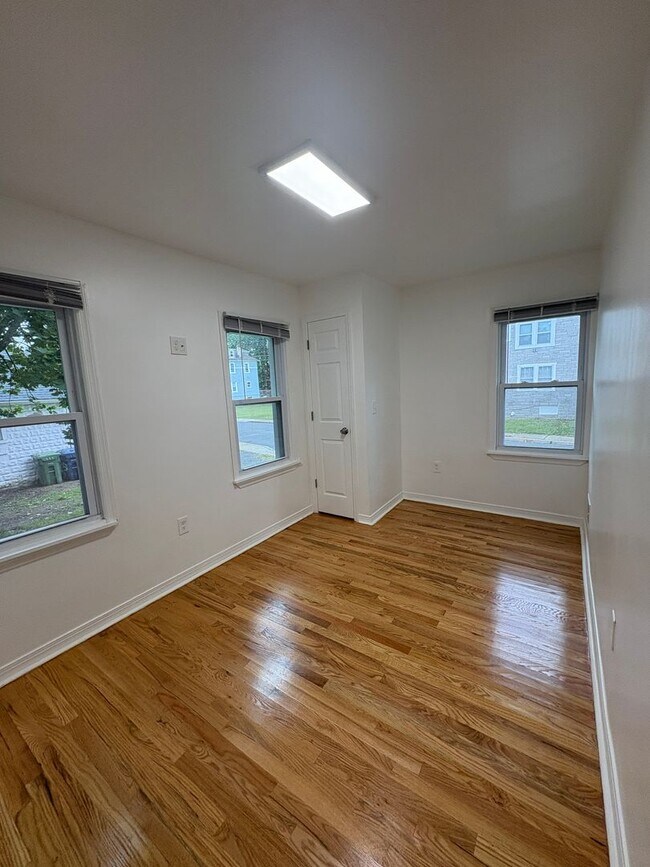 Building Photo - 425 Drummond Ave