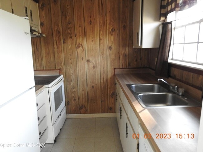 Building Photo - 484 Bridgeport Ave NW