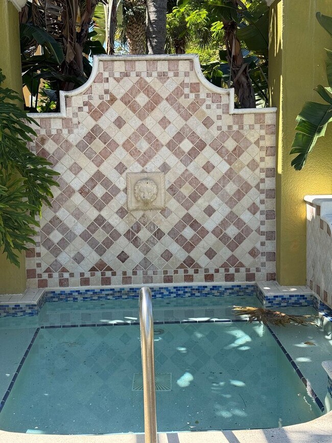 Building Photo - RESORT STYLE, BEAUTIFUL 2 BEDROOM AND 2 BATHROOMS ON THE TOP FLOOR