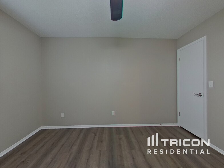 Building Photo - 1708 Hibiscus Cir N