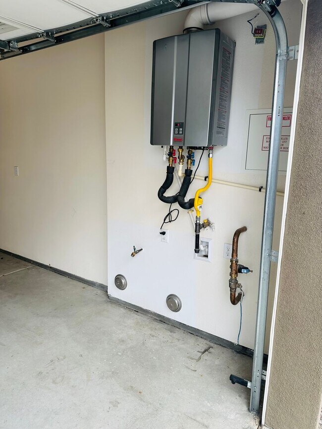 Building Photo - Newly Built 3 Bed Condo for Rent in Winche...