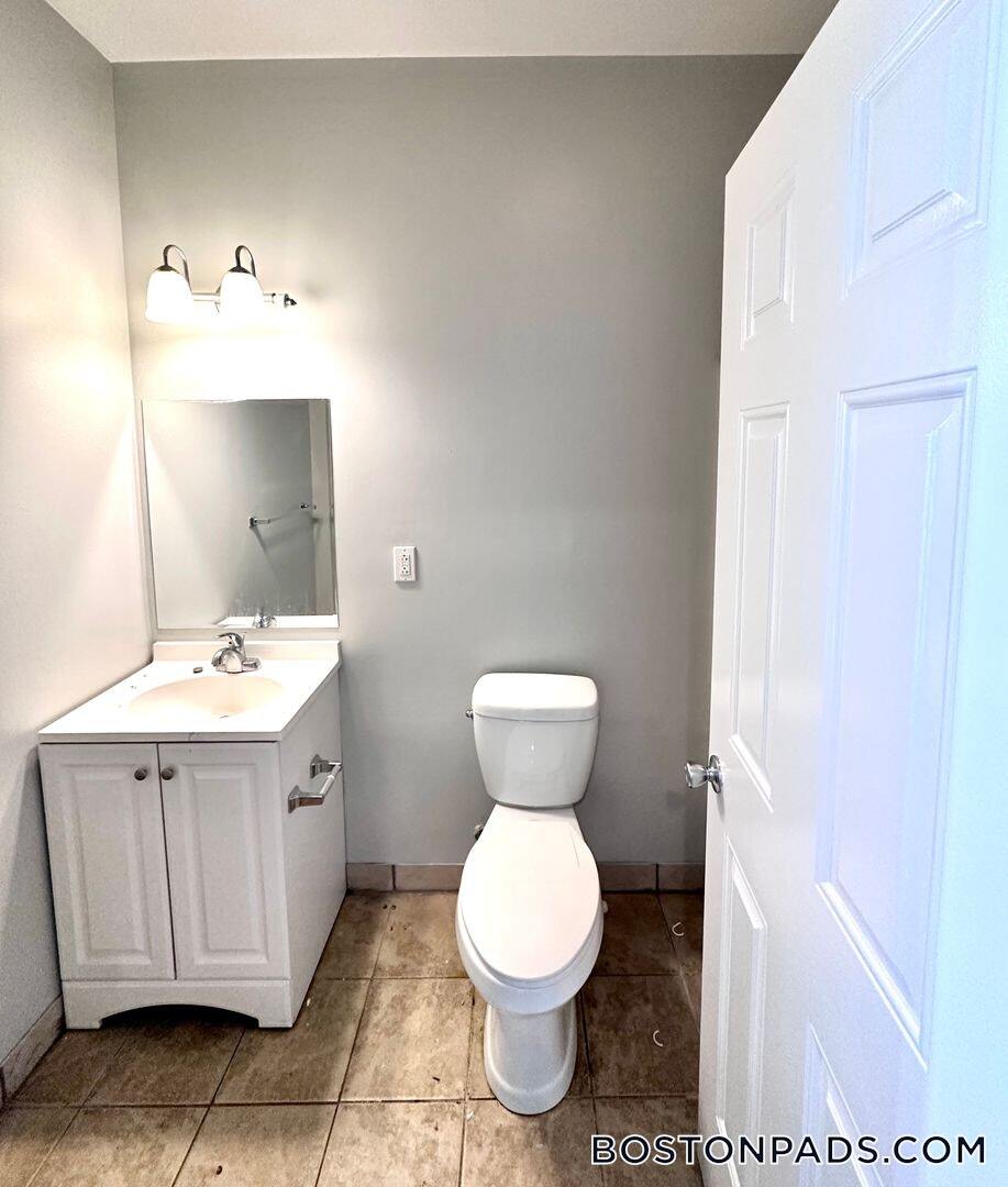 Building Photo - 26 Portland St