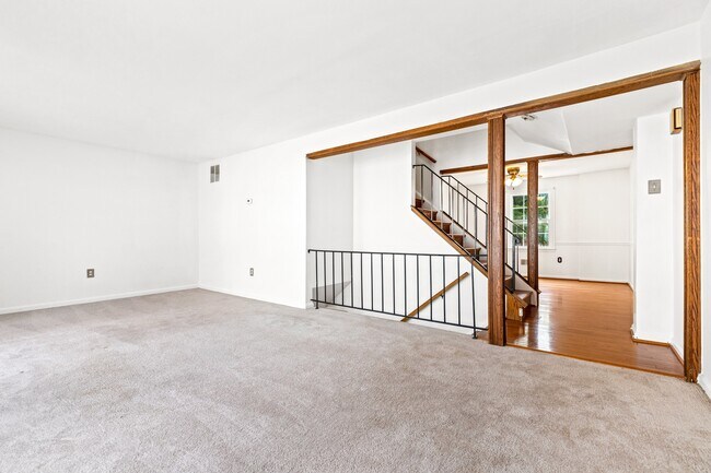 Building Photo - 4432 Longworthe Sq