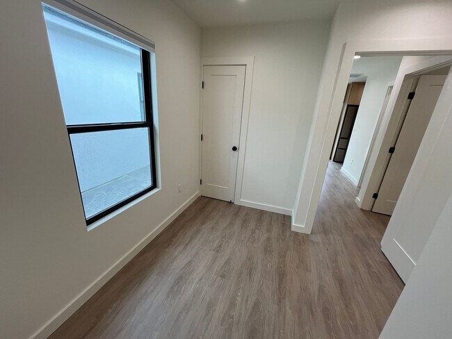 Building Photo - Newly Remodeled 2 Bed 1 Bath Unit in PB