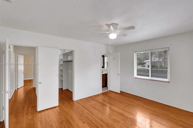 Building Photo - 386 NE 99th St
