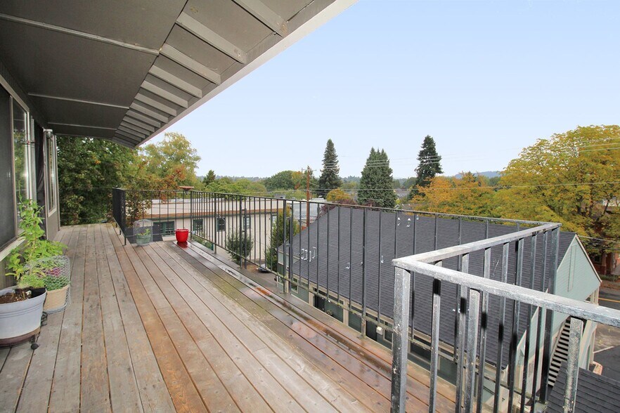 Building Photo - 1118 SE Rhone St