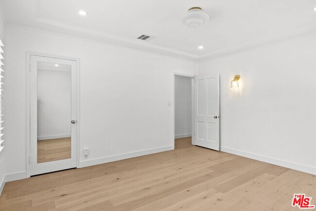 Building Photo - 3956 Alcove Ave