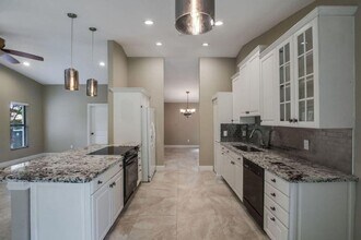 Building Photo - 2713 Yarmouth Dr