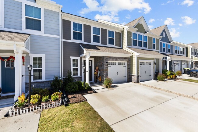 Building Photo - Modern Living in the Heart of Chesapeake.