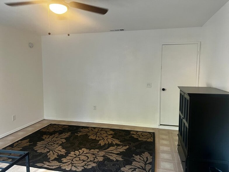 Building Photo - 3 S County Center Dr