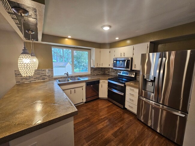 Building Photo - Beautifully Home in the Valley
