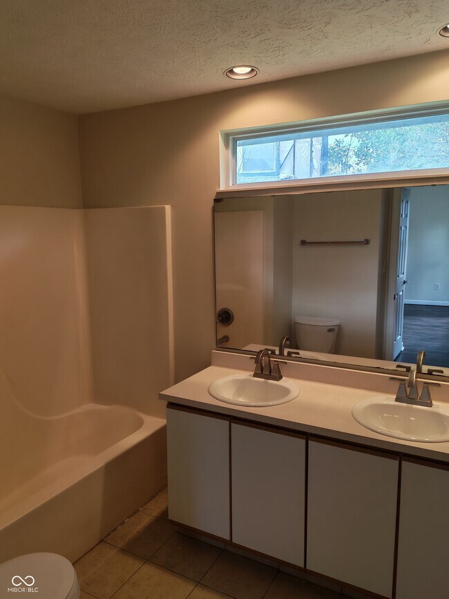 Building Photo - 6035 Hayford Ct