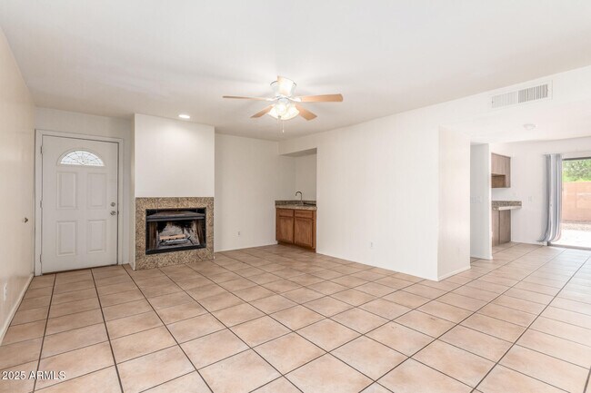 Primary Photo - 13627 N Hamilton Dr