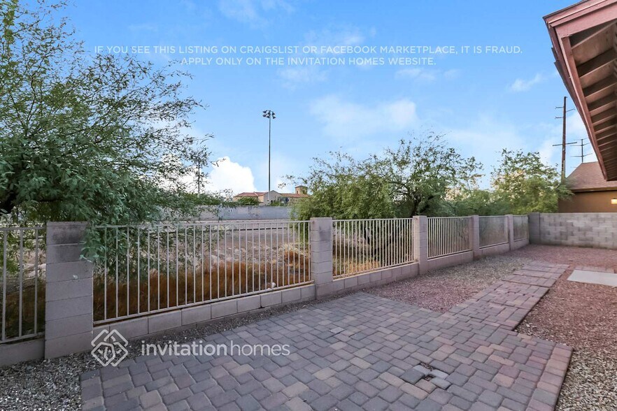 Building Photo - 833 E Minton St