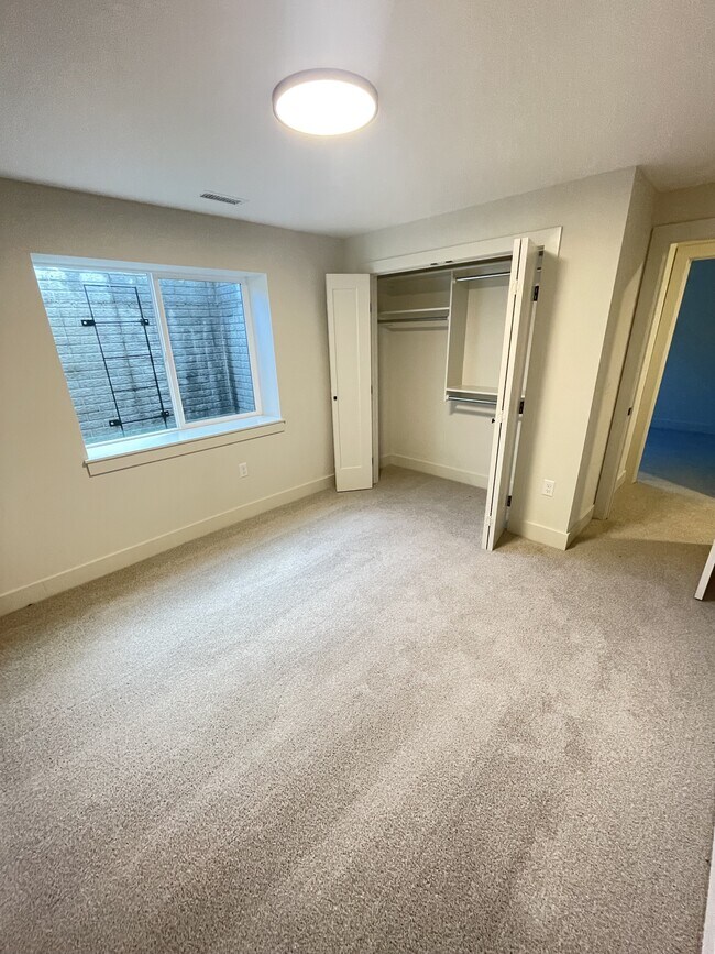 Building Photo - 252 N Ciderbluff St