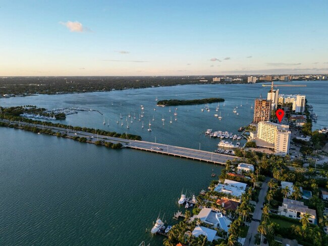 Building Photo - 212 West Dr