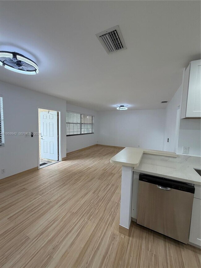 Building Photo - 2846 Coral Springs Dr