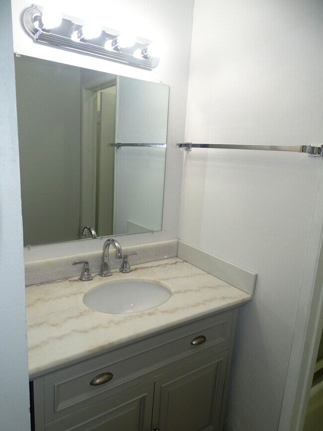 Building Photo - 5403 Newcastle Ave