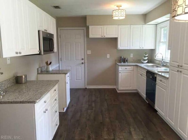 Building Photo - 2643 Lake Ridge Crossing