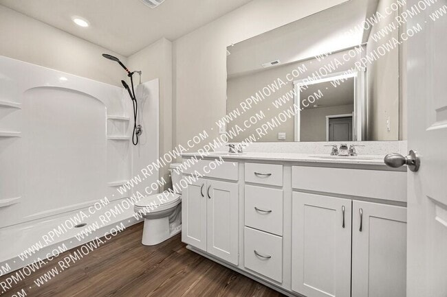 Building Photo - 2578 SE Morningdew Dr