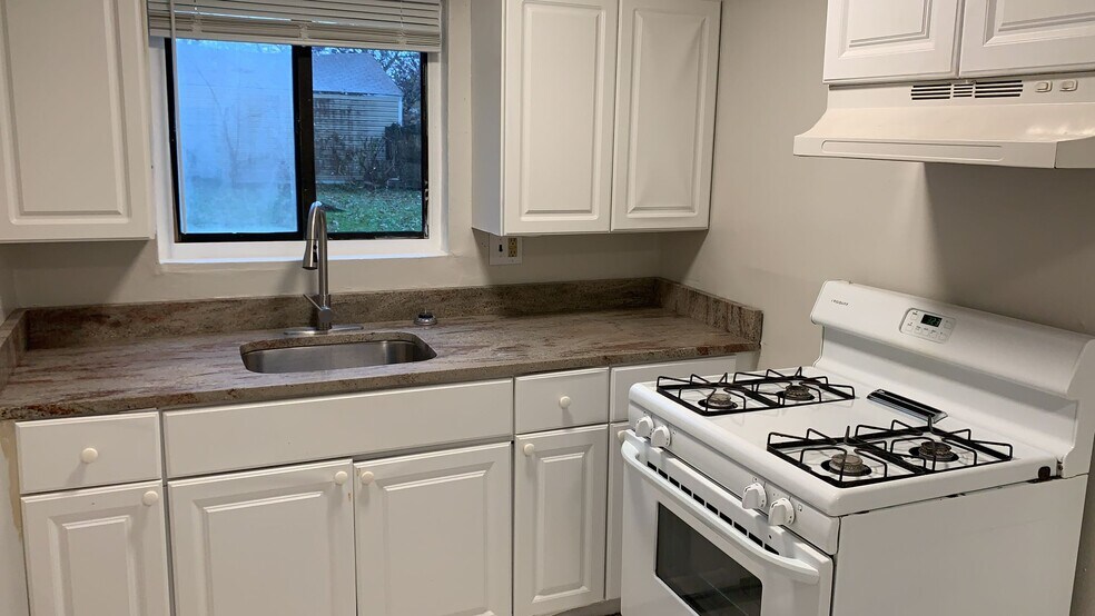 Building Photo - 2535 Lysle Ln