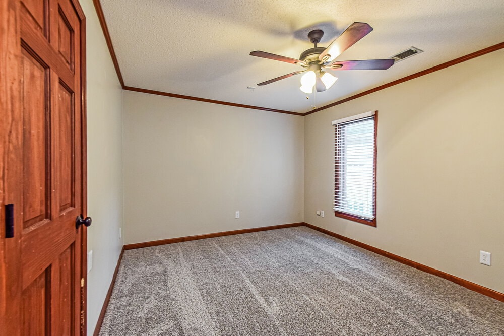 Building Photo - 7182 Golden Oaks Loop E