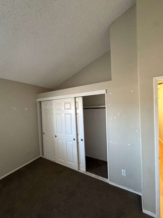 Building Photo - 3 Bedroom 2 Bathroom Home in Santa Maria