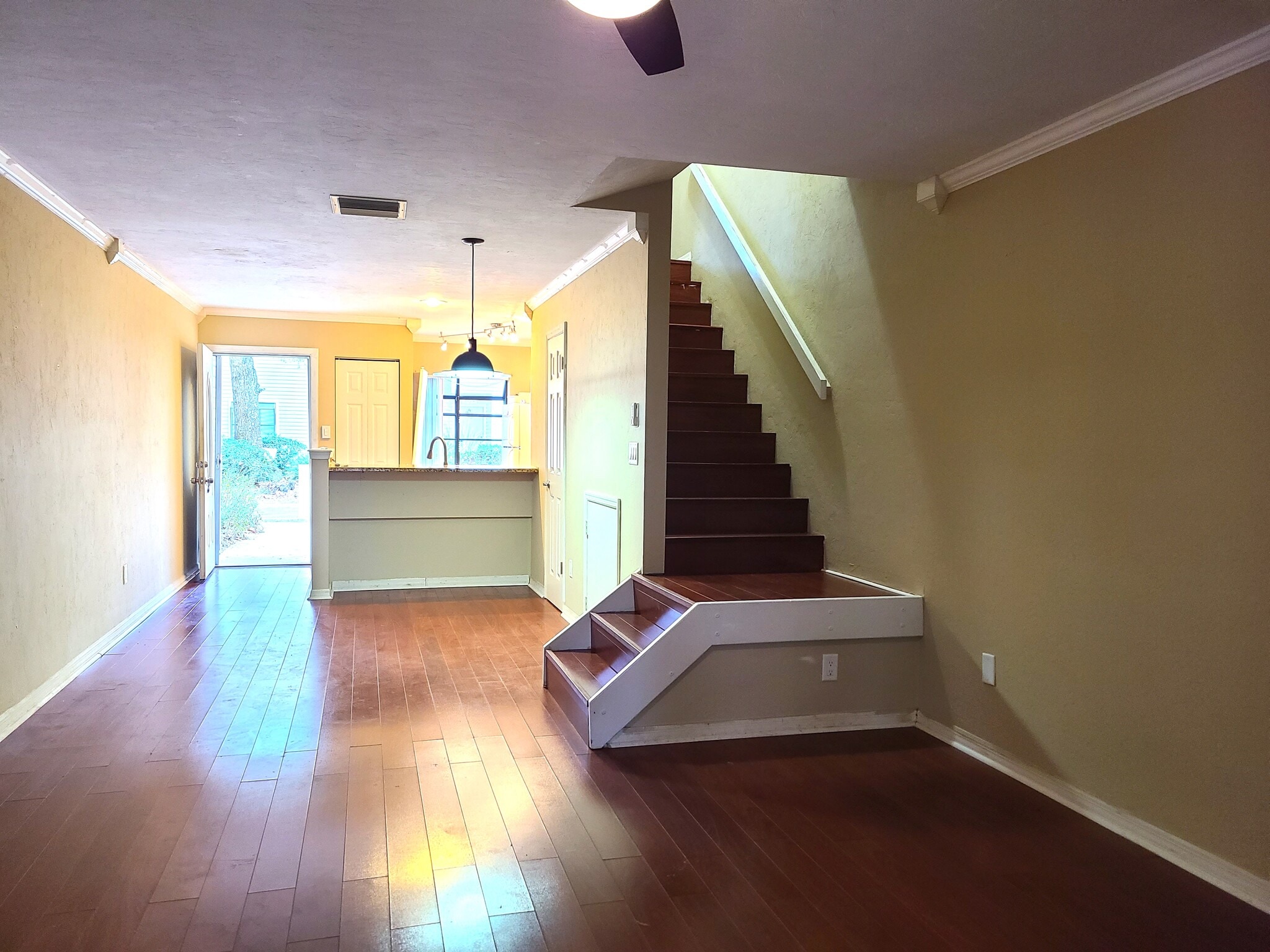 Building Photo - 6124 SW 8th Pl