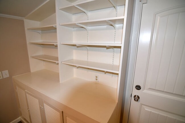 Building Photo - Newly updated, 3 bedroom, 1.5 bath home in Baker