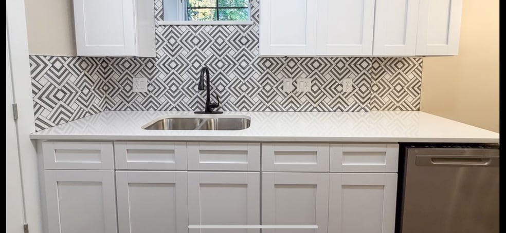 Building Photo - 573 Maple Sq