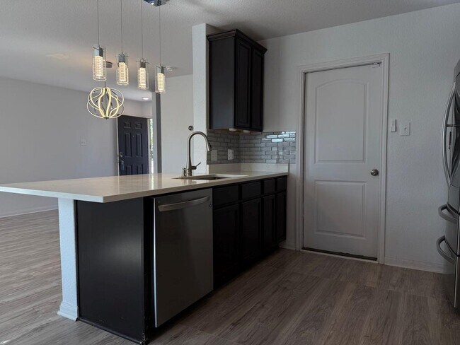 Building Photo - 709 Yearwood Ln