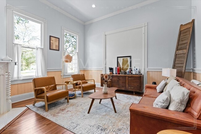 Building Photo - Beautiful Victorian Home in the Heart of S...