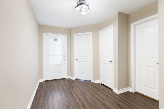 Building Photo - Well-Maintained 3-Bedroom Home – Ideal for Students & Professionals!