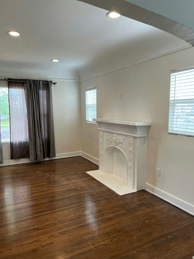 Building Photo - 7826 La Salle Ave