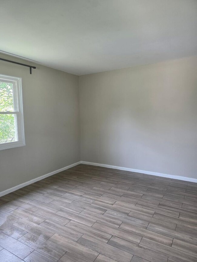 Building Photo - 464 Robinson Dr